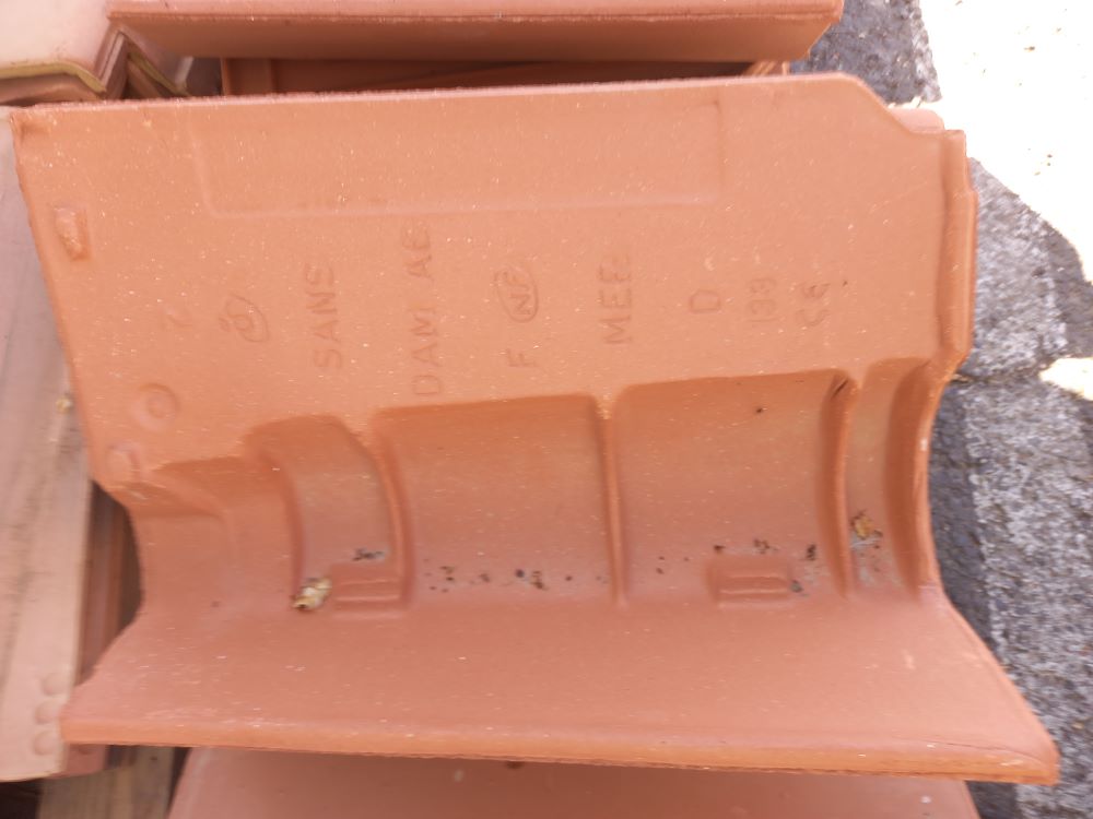 Tuile de rive à rabat Droit à emboîtement ROMANE Sans