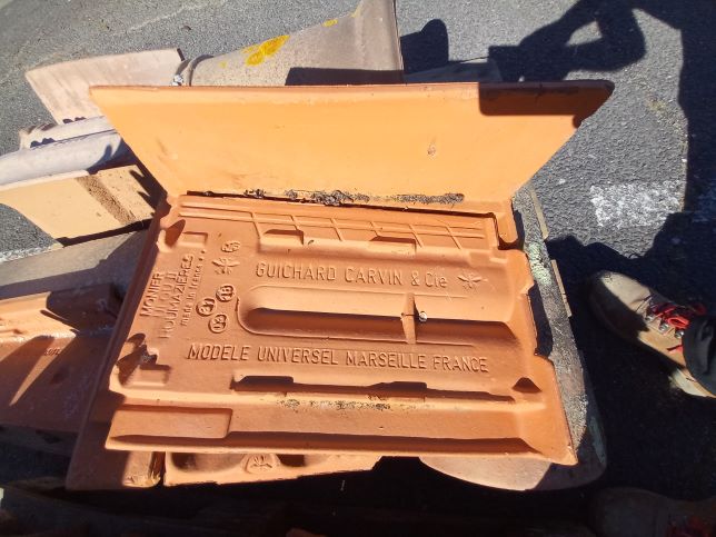 Tuile plate Guichard Monier + tuile de rive gauche